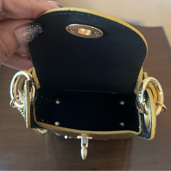 New Persaman Gold Crossbody - Picture 9 of 15